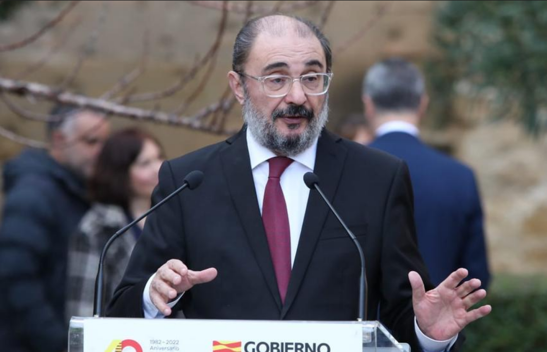 Lambán muestra su oposición radical a un referéndum en Cataluña fuera de la ley